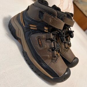Keen Kids Brown and Black Hiking Boots 🥾